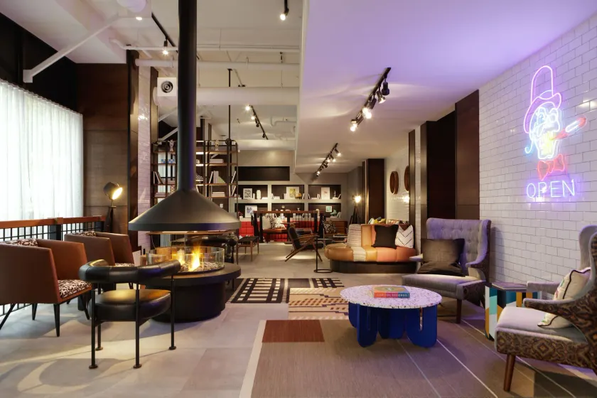 Moxy Richmond Downtown - Image 1