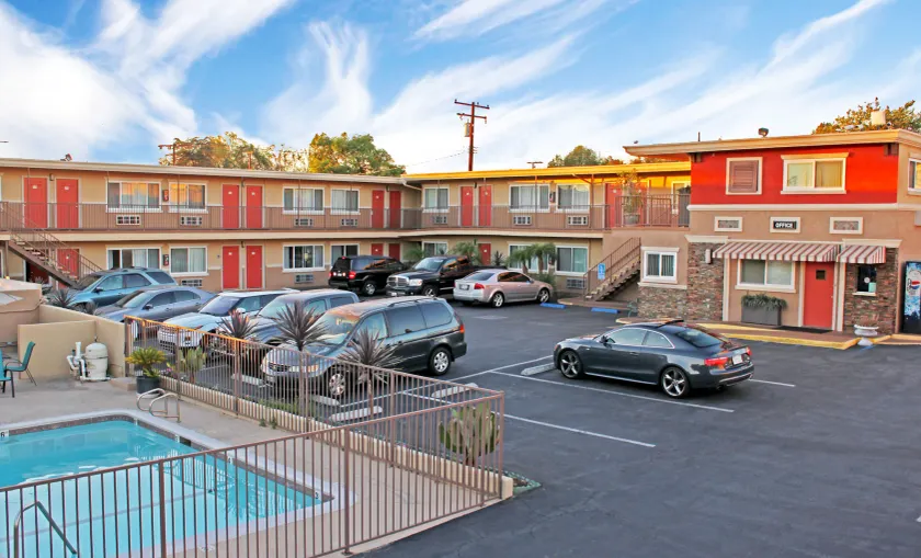 Friendly Hills Inn - Whittier, Los Angeles - Image 1