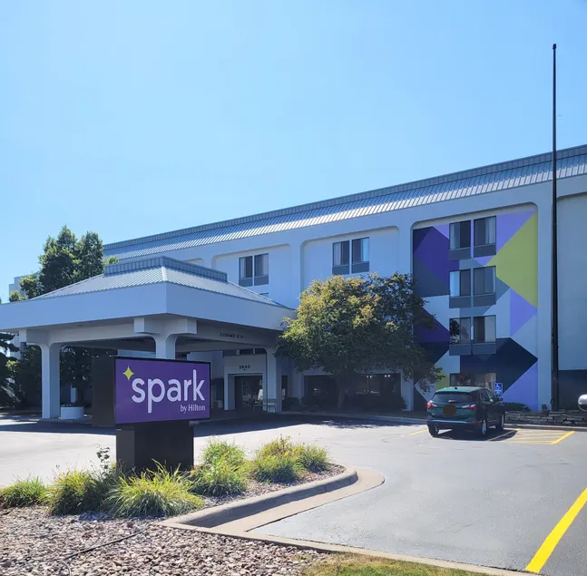 Spark by Hilton Green Bay - Image 1