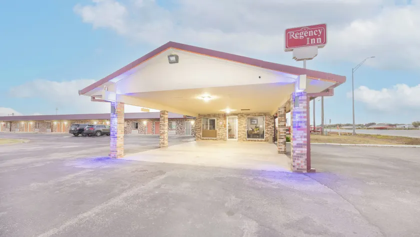 Regency Inn Hondo - Image 1