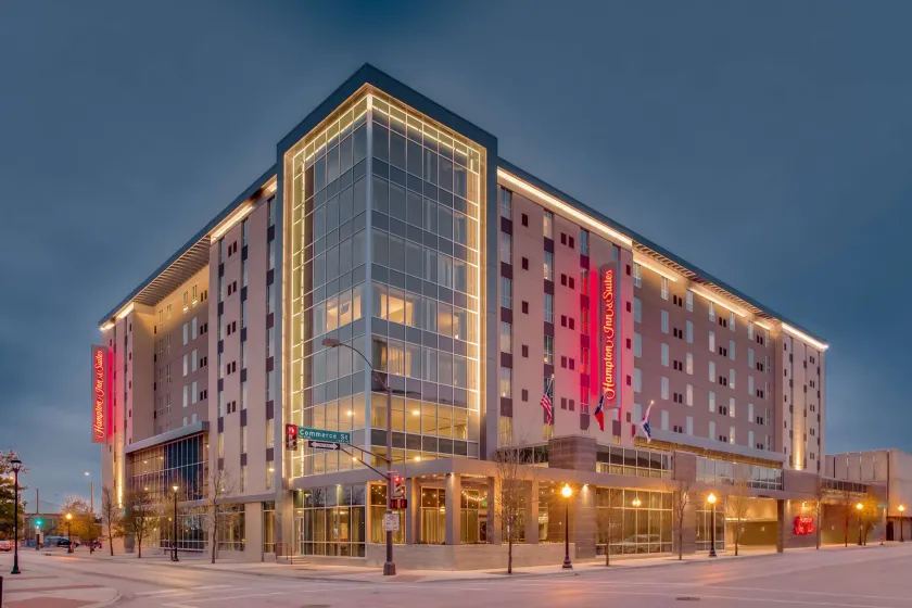 Hampton Inn & Suites Fort Worth Downtown - Image 1