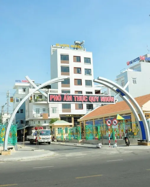 SEASIDE HOTEL - Image 1