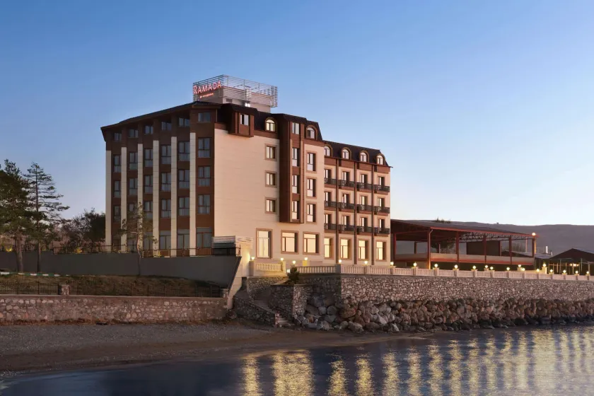 Ramada by Wyndham Van - Image 1