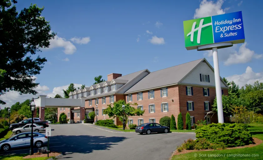 Holiday Inn Express and Suites Merrimack - Nashua by IHG - Image 1