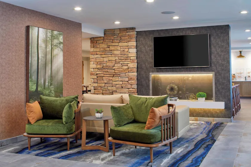 Fairfield Inn & Suites by Marriott Albany Airport - Image 1