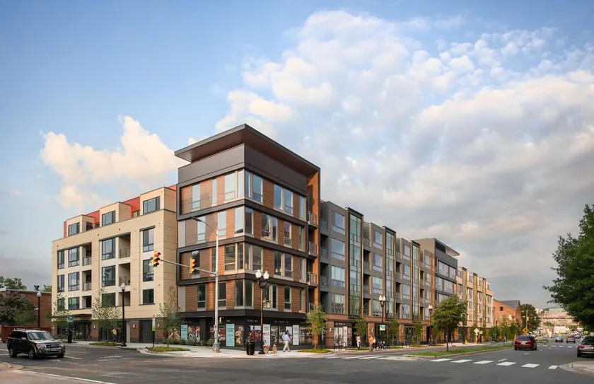 Global Luxury Suites Clarendon Metro - Image 1