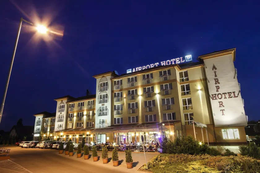 Airport Hotel Budapest - Image 1