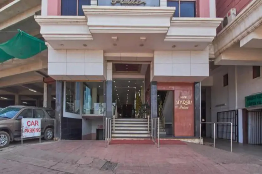 Hotel Adarsha Palace - Image 1