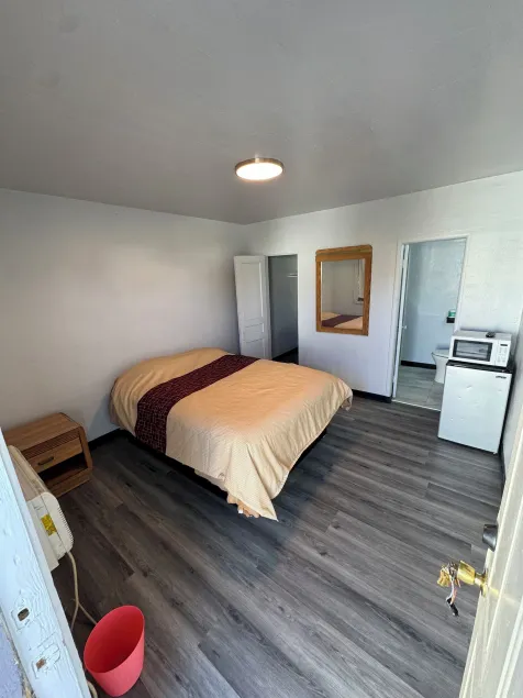 Green spot motel - Image 1