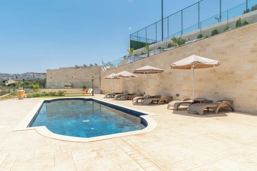 Amour Relax Hotel - Image 1