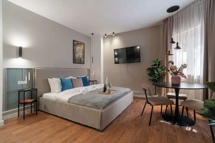 Trendy & Private City Studio Near Cismigiu & Calea Victoriei - Image 1