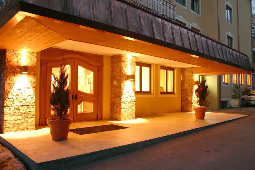 Park Hotel - Image 1