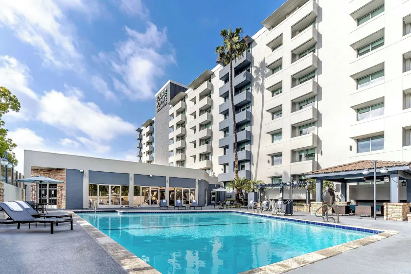 Four Points by Sheraton Los Angeles Westside - Image 1