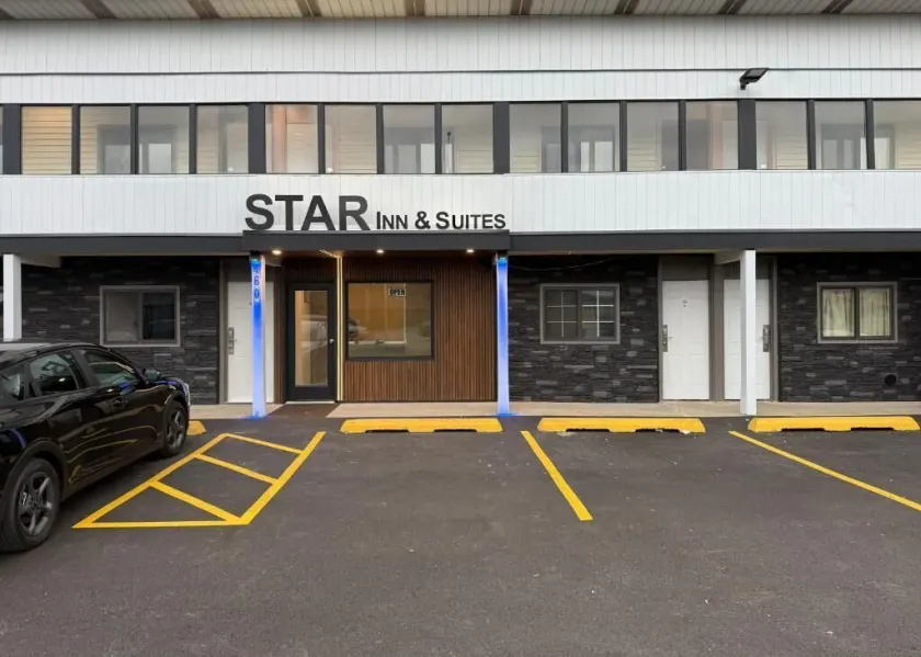 Star Inn & Suites - Image 1