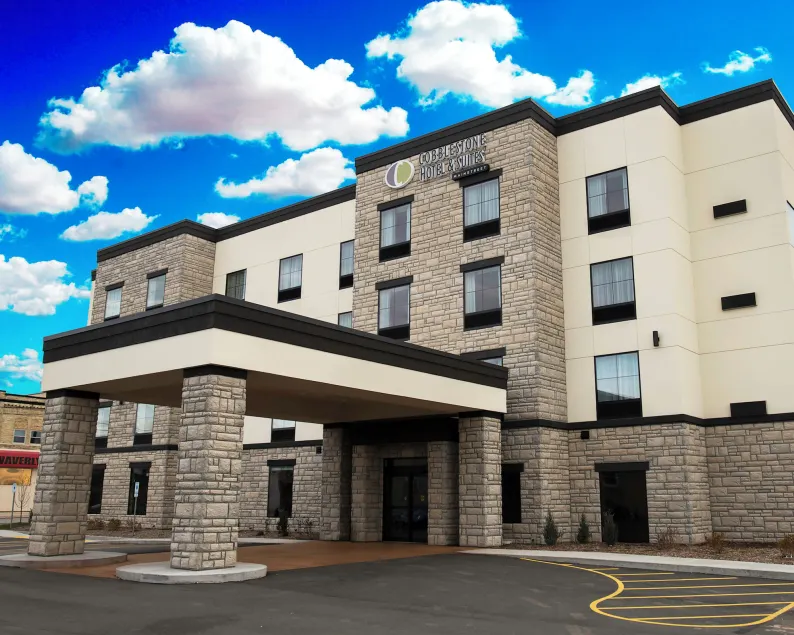 Cobblestone Hotel & Suites - Two Rivers - Image 1