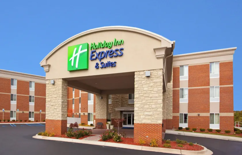 Holiday Inn Express Hotel & Suites Auburn Hills by IHG - Image 1