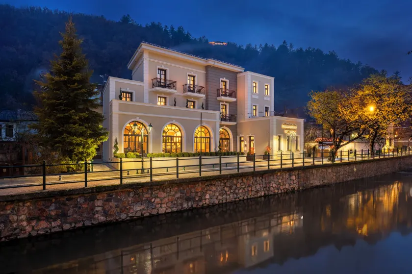 Mountain Pine Luxury Suites - Image 1