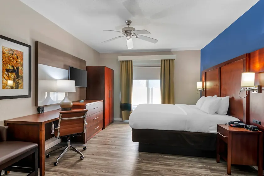 Comfort Suites St Charles-St Louis - Image 1