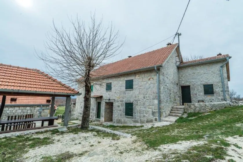 Apartment Imota Stone - Image 1