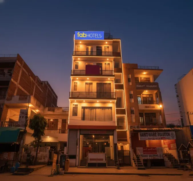 Hotel Grand Capitol Near Railway Station - Image 1
