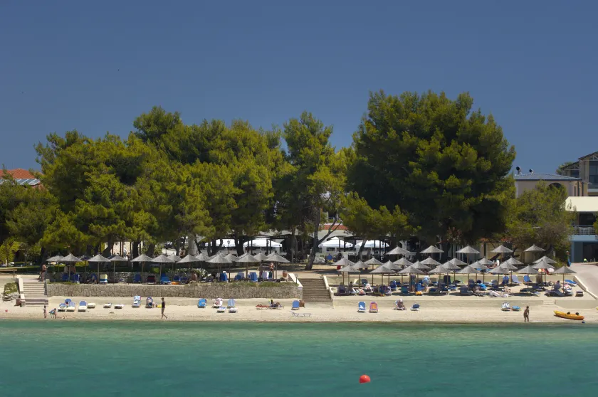 Portes Beach Hotel - Image 1