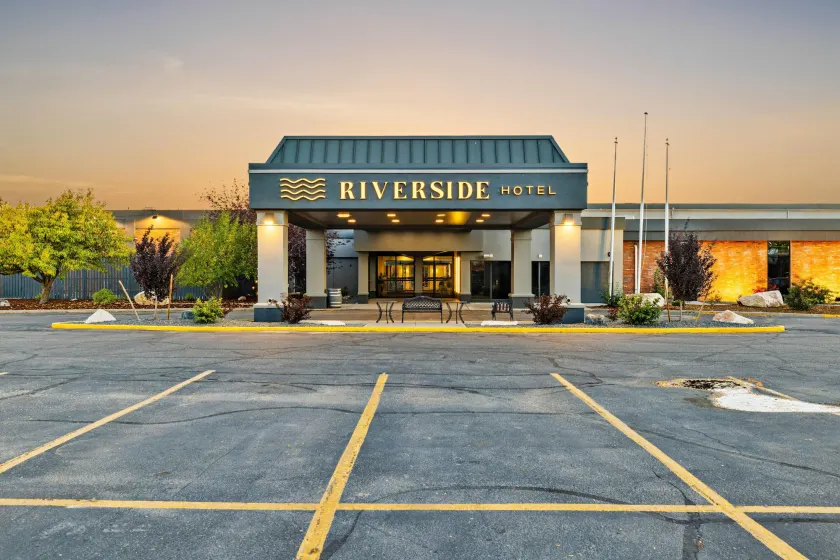 Riverside Hotel & Conference Center - Image 1