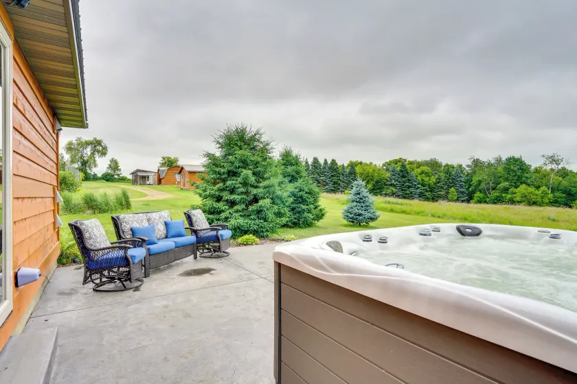 Hot Tub & Trail Access: Spacious Stockholm Retreat - Image 1