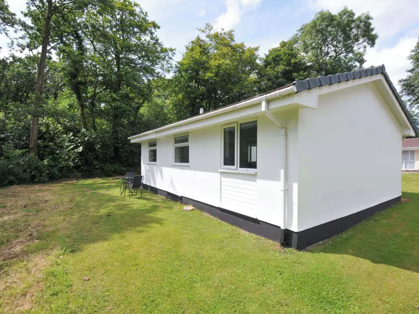4 Rosecraddoc Lodge Holiday Bungalows - Image 1