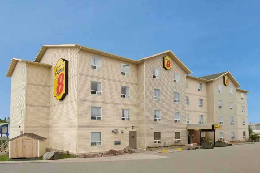 Super 8 by Wyndham Yellowknife - Image 1