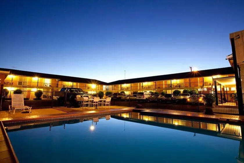 Golden West Motor Inn - Image 1
