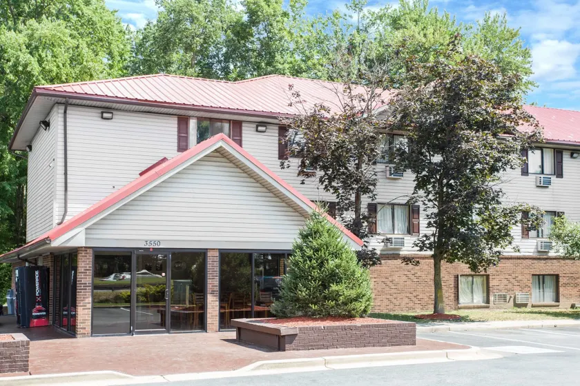 Red Carpet Inn - Waldorf - Image 1