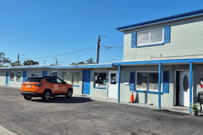 Base Motel By OYO South Tampa - Image 1