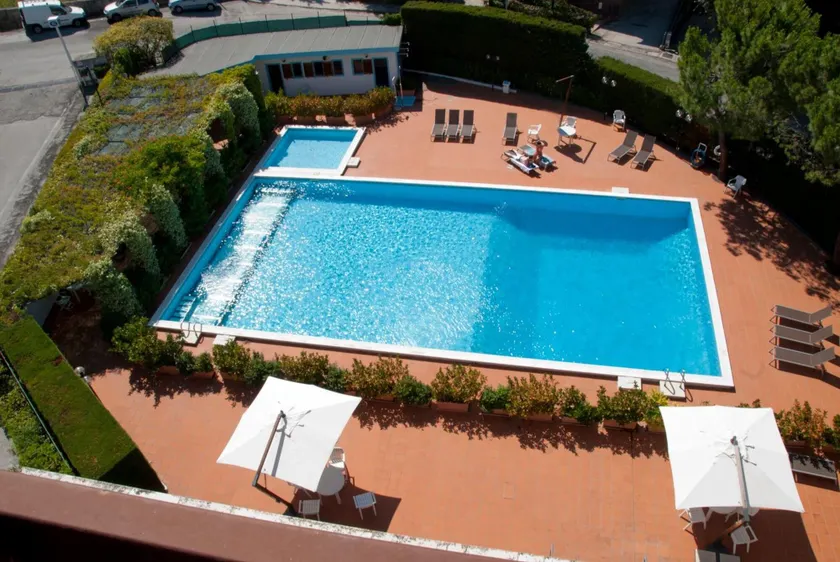 Hotel Touring - Image 1