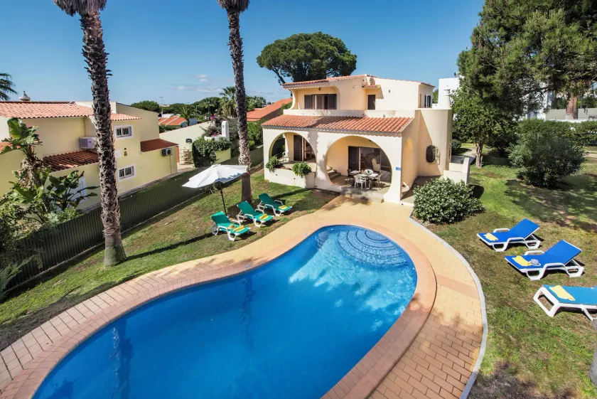 Exclusive Retreat in Vilamoura, Private Pool, Off-street Parking, Free AC & Wifi - Image 1