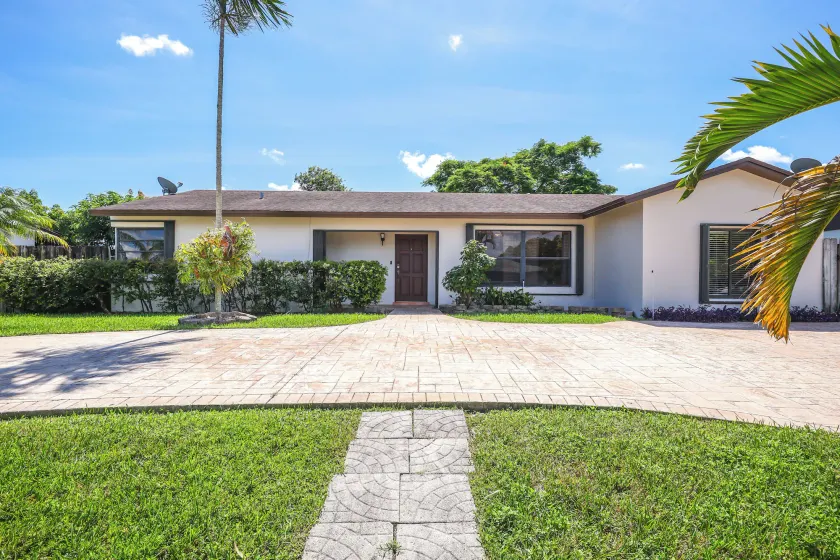 Pet-friendly Home w/ Yard ~ 3 Mi to Zoo Miami! - Image 1