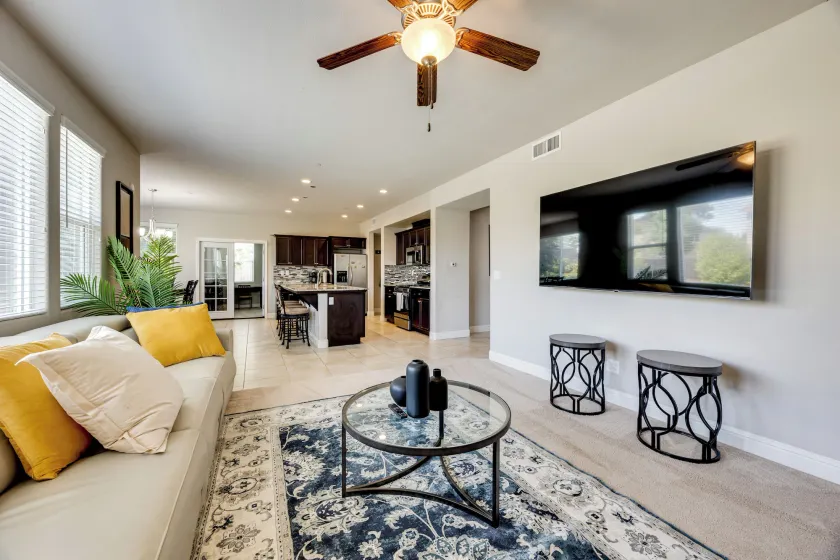 Spacious Family Home in Visalia Near Downtown and Parks - Image 1