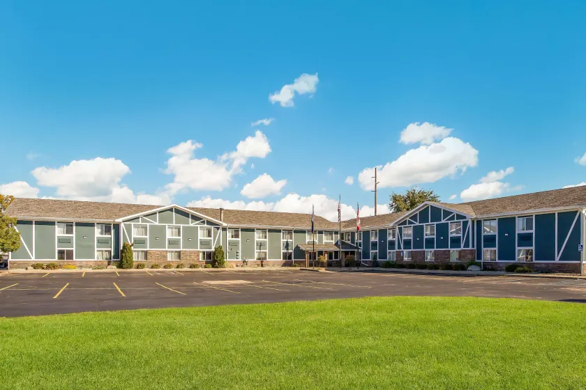 Americas Best Value Inn & Suites-Birch Run - Image 1