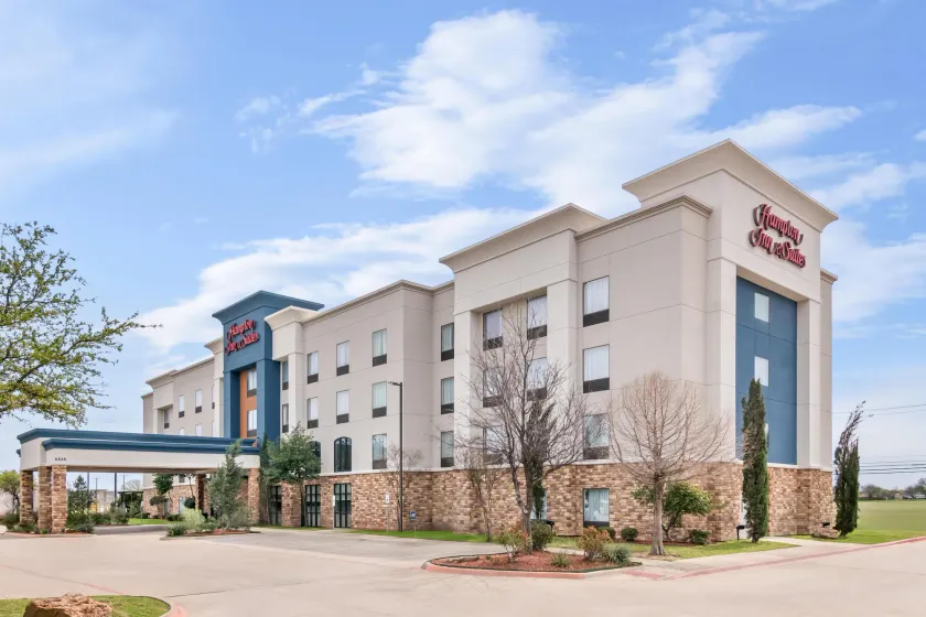 Hampton Inn and Suites Fort Worth/Forest Hill - Image 1