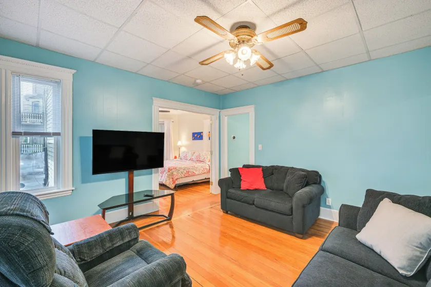 Medford Apartment Rental, 5 Mi to Downtown Boston - Image 1