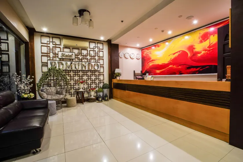 OYO 236 Hotel Edmundo - Image 1