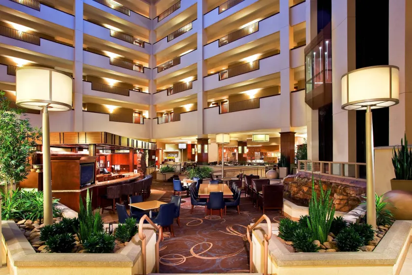 Sheraton Sioux Falls Hotel & Convention Center - Image 1