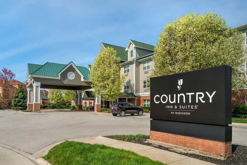 Country Inn & Suites by Radisson, Rossford - Toledo South - Image 1