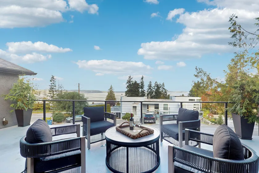 1 BR Home w/ Gas Fireplace & Puget Sound Views - Image 1