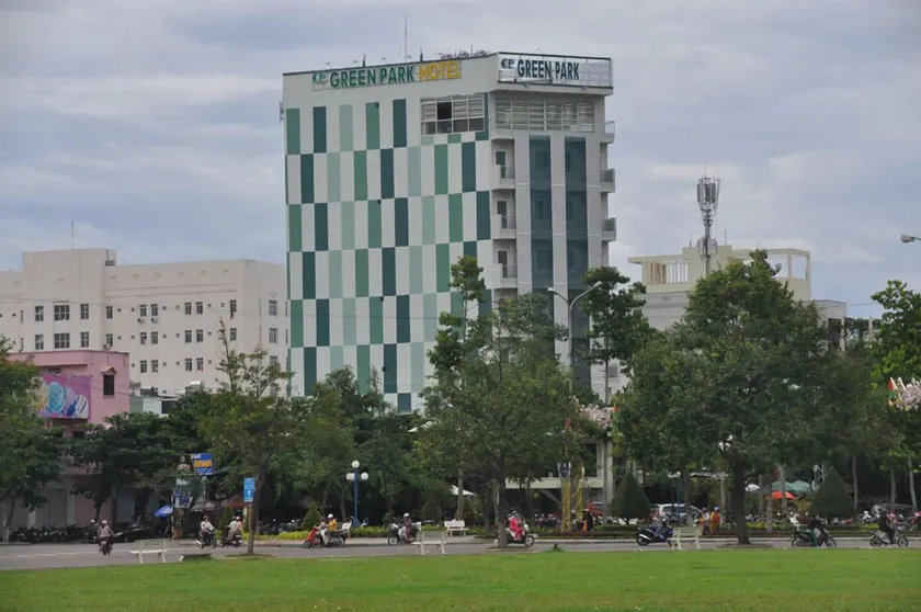 Green Park Hotel - Image 1