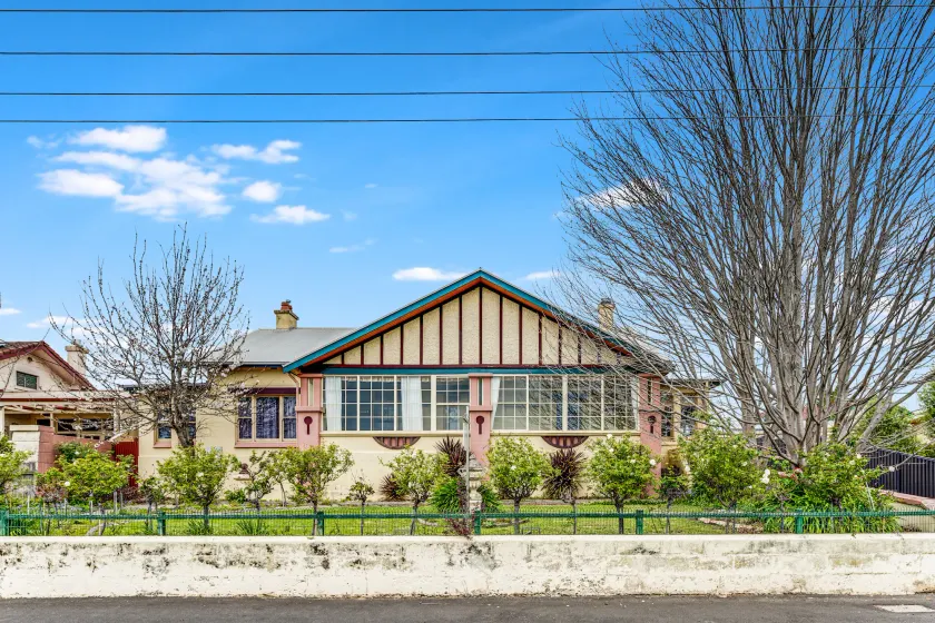 Wyatt Guest House - Image 1