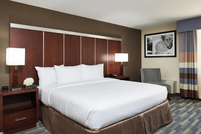 DoubleTree by Hilton Raleigh Crabtree Valley - Image 1