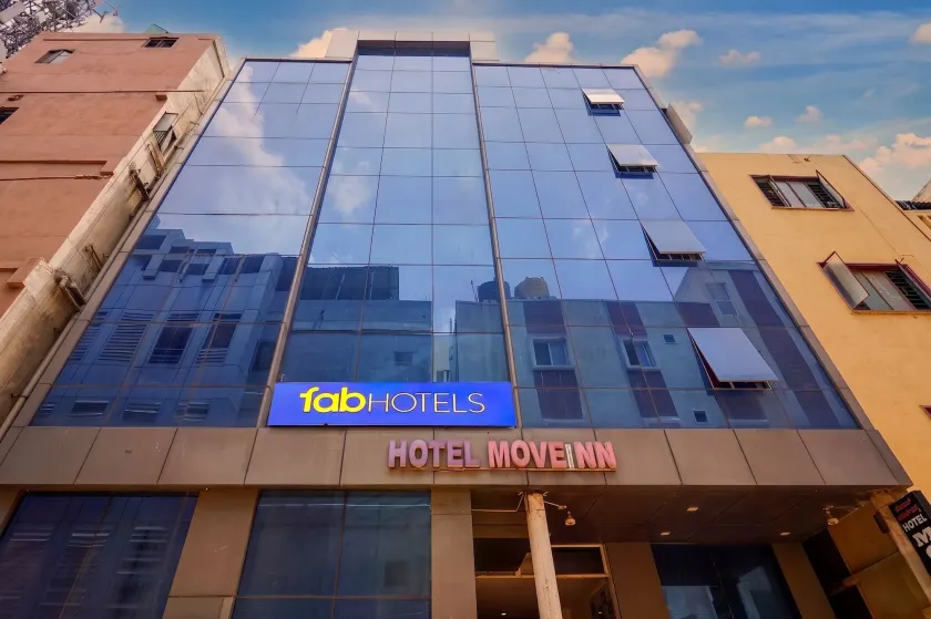 Fabhotel Move Inn - Image 1