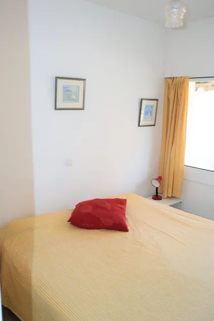 Holyday Center A02 - Room