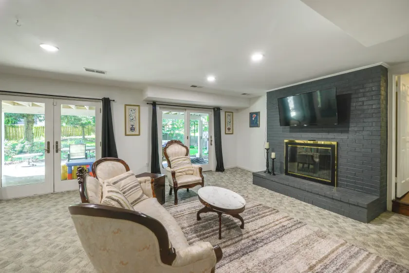 Gateway to DC, Waterfalls & More! Mclean Apartment - Image 1