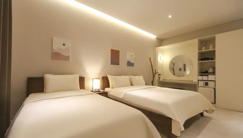 Hermon Hotel Gangseo - Image 1